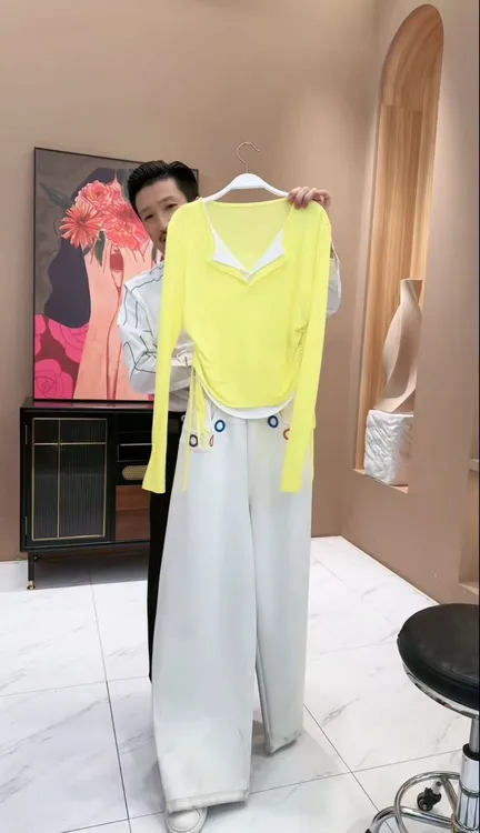 【亮哥女装】2025欧版鹅黄色V领收腰假两件爽肤衣3238A/6330A