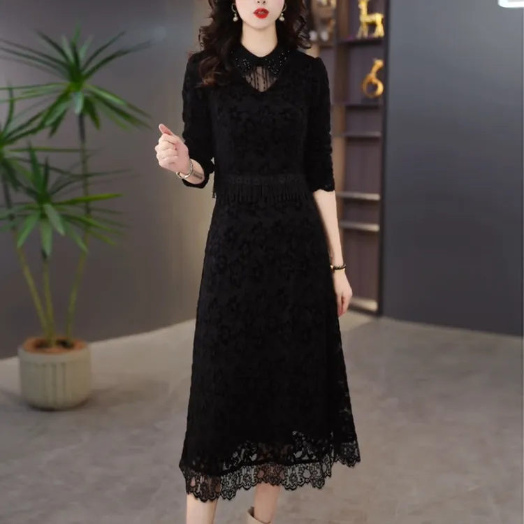 高端时尚蕾丝拼接加绒连衣裙2025年秋冬新款洋气修身显瘦遮肉裙子