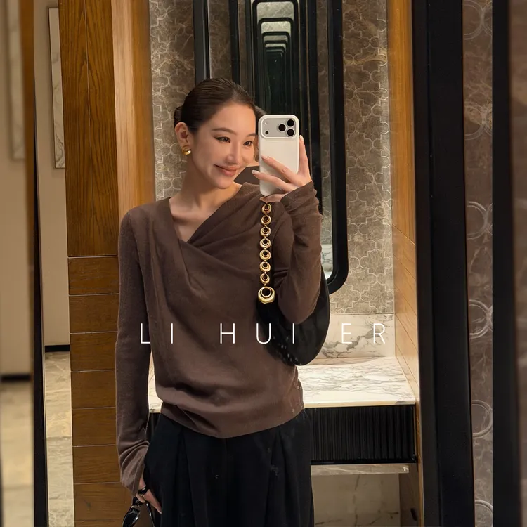 Li Hui Er 【南极琥珀】冬季气质潮流百搭咖色针织衫上衣LL0251277