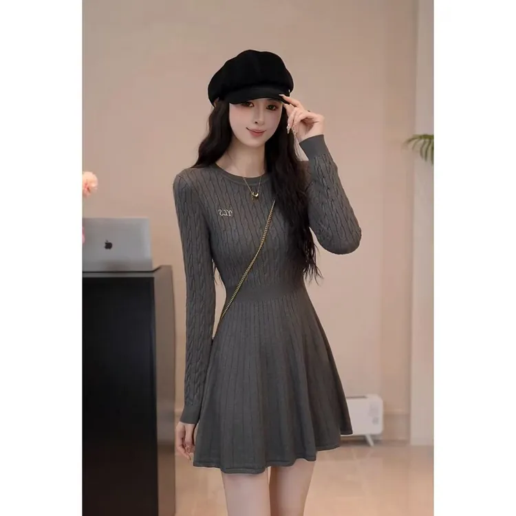 YUANLIANSU/圆脸酥【蓝岛孤鲸】法式复古气质圆领麻花针织连衣裙女