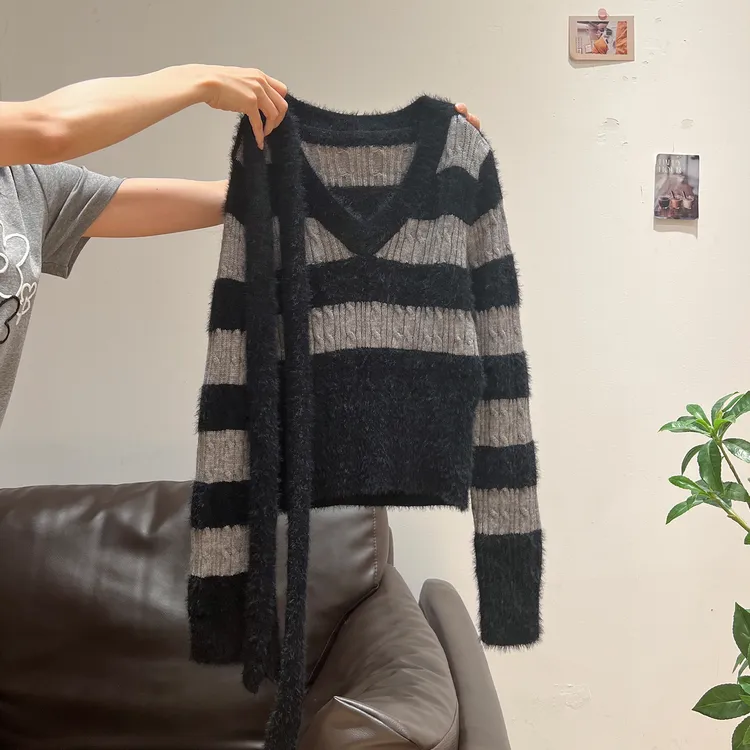 复古慵懒感V领撞色条纹毛衣女秋冬季新款修身显瘦上衣