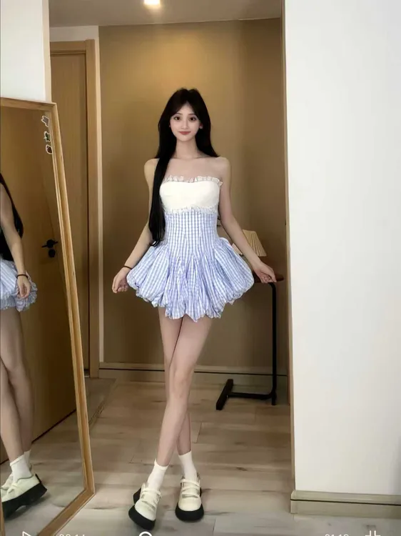 龙牙童推荐【奶凶糖霜】新款纯欲甜美收腰抹胸花苞蓝色格拼接连衣裙