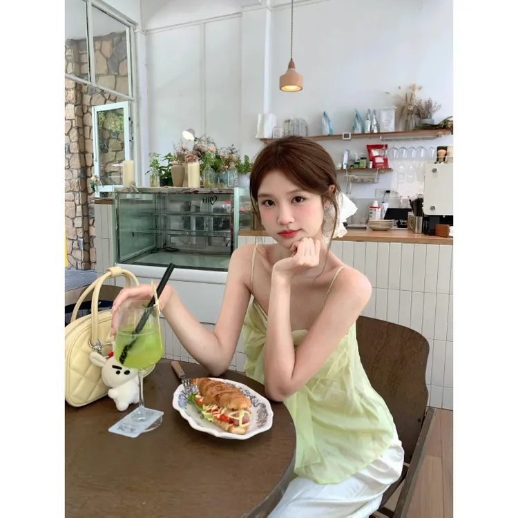 MARIE.COCO夏日甜美小清新设计感蝴蝶结短款吊带上衣休闲裤两件套