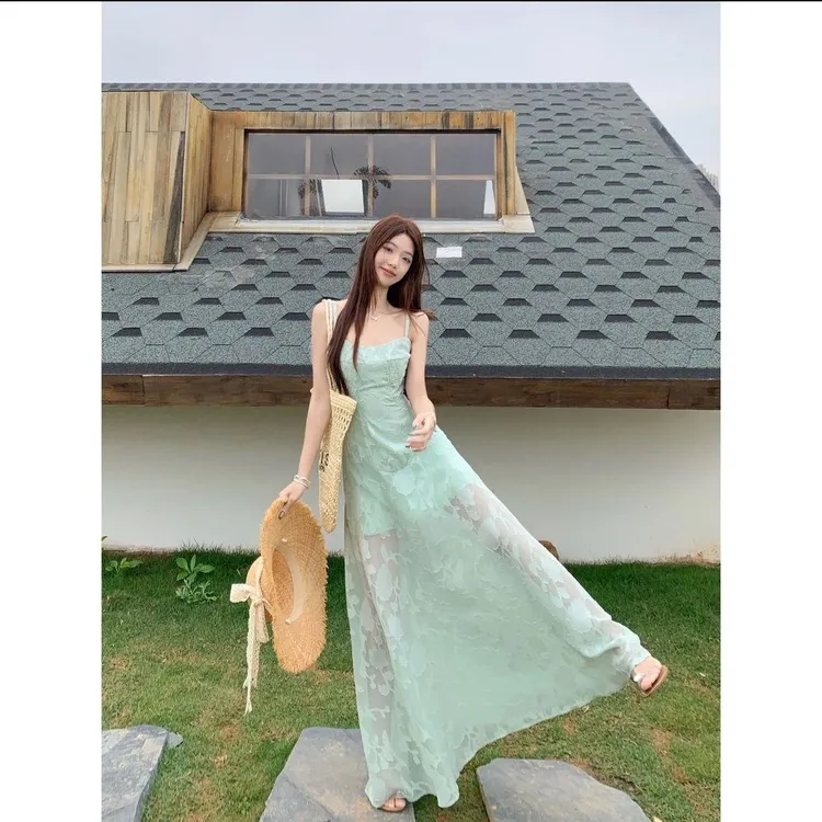 法式薄荷绿蕾丝吊带连衣裙女夏季气质收腰a字裙子海边度假风长裙