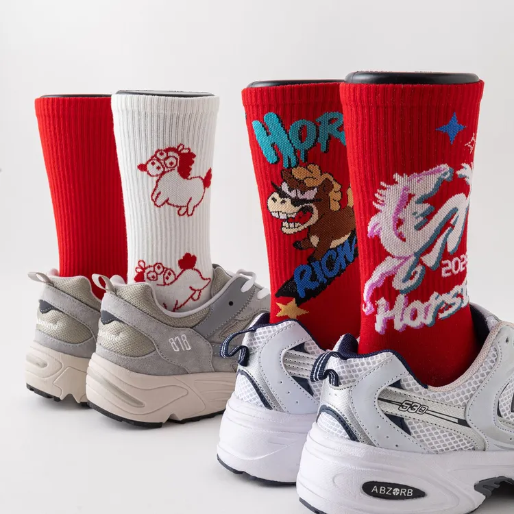 红色袜子男女中筒马年本命年2026新年礼物卡通可爱创意棉长袜潮流