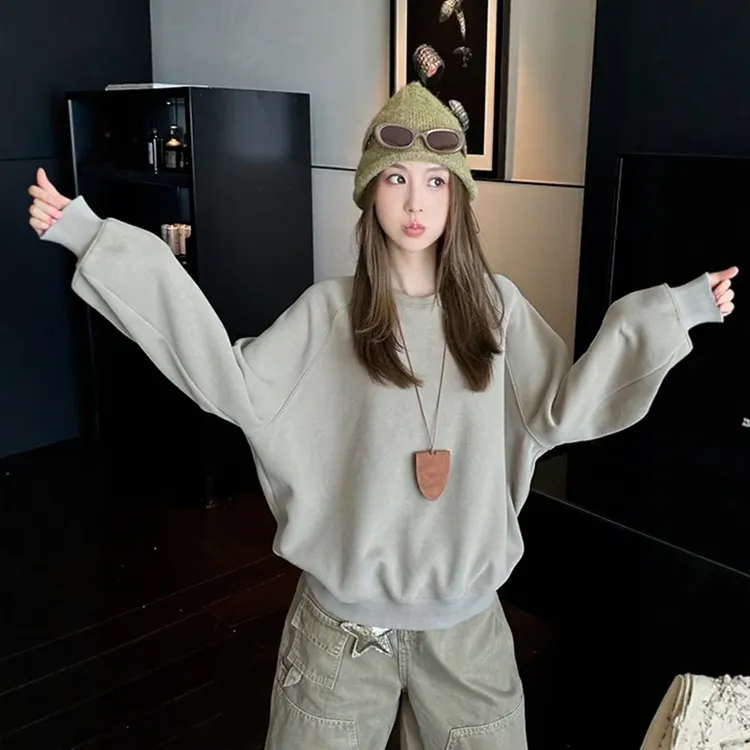 今年流行漂亮小个子上衣独特超好看休闲风灰色圆领套头卫衣女早秋