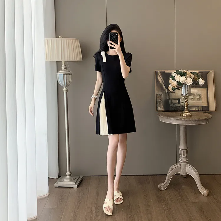 黑色休闲连衣裙女2025夏季新款显瘦气质小黑裙洋气拼色小个子裙子