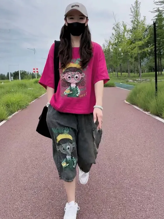 时尚两件套装女2025年夏季新款双纱卡通印花T恤+牛仔薄款六分裤潮