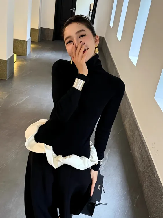 黑色针织上衣女秋冬小众不撞款高端小香风巨好看轻熟气质掐腰毛衣