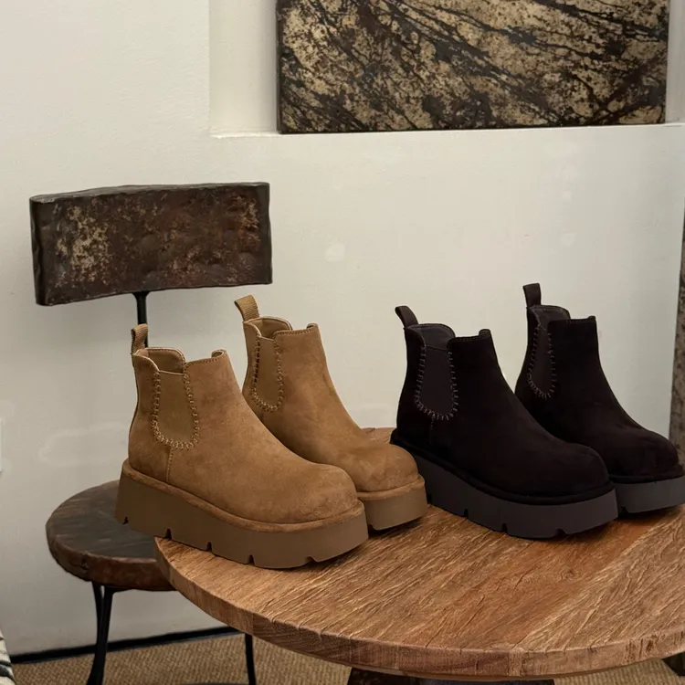 小发喵「秋冬松弛感复古切尔西靴｜摩登奢感解锁潮人步履张力」