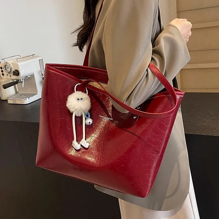 红色婚包大容量包包女新款高级感单肩通勤包新娘结婚托特包简约