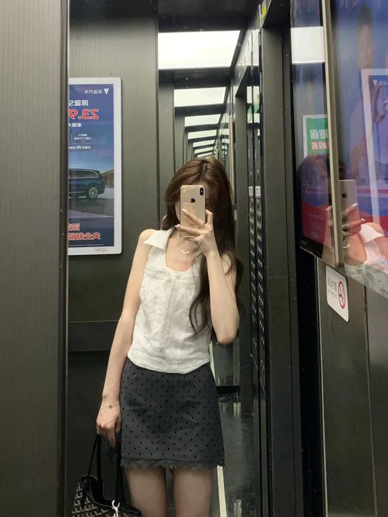 夏季新款洋气衣服女纯欲风辣妹无袖背心蝴蝶结衬衫波点设计感短裙