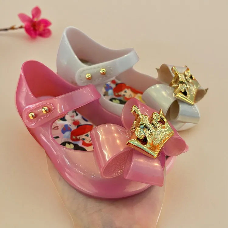 正品巴西原厂童鞋2025新款包头女童宝宝凉鞋儿童皇冠公主果冻鞋