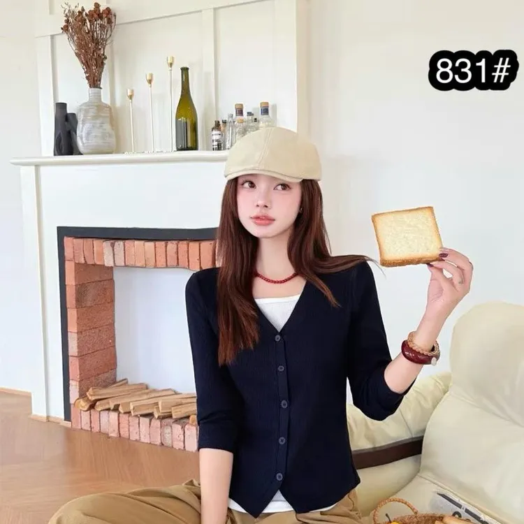 常规V领纯色女针织长袖小香风上衣