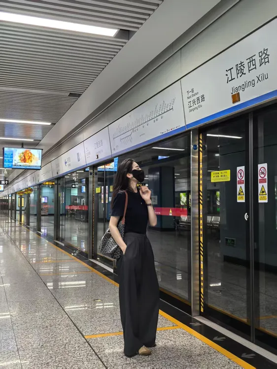 韩系简约穿搭女2025夏季圆领短袖T恤上衣宽松显瘦直筒休闲阔腿裤