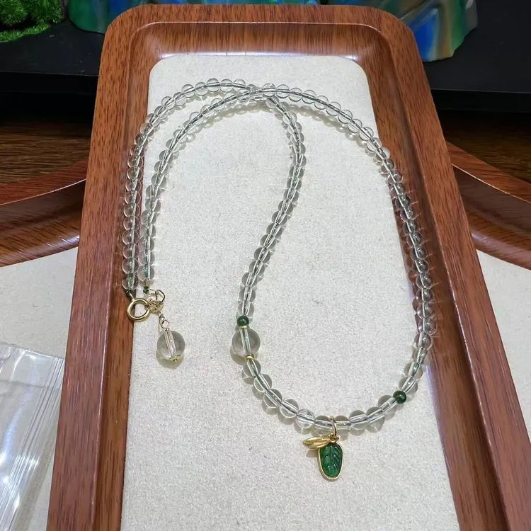 白水晶项链叶子设计百搭适合多种场合佩戴