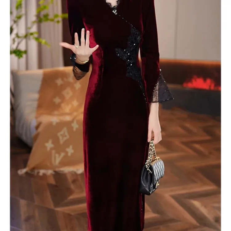 轻奢高级感V领长袖连衣裙女2025春秋新款贵夫人妈妈丝绒修身裙子