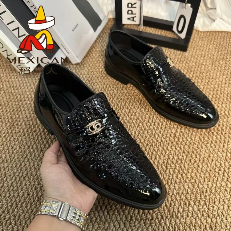 稻草人皮鞋男透气商务正装西装鞋漆皮压花鳄鱼纹男婚鞋皮鞋豆豆鞋