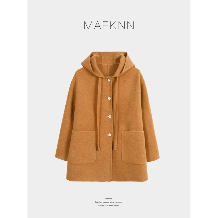 MAFKNN/玛肯时尚休闲简约纯色百搭带帽纽扣毛呢大衣MK13918