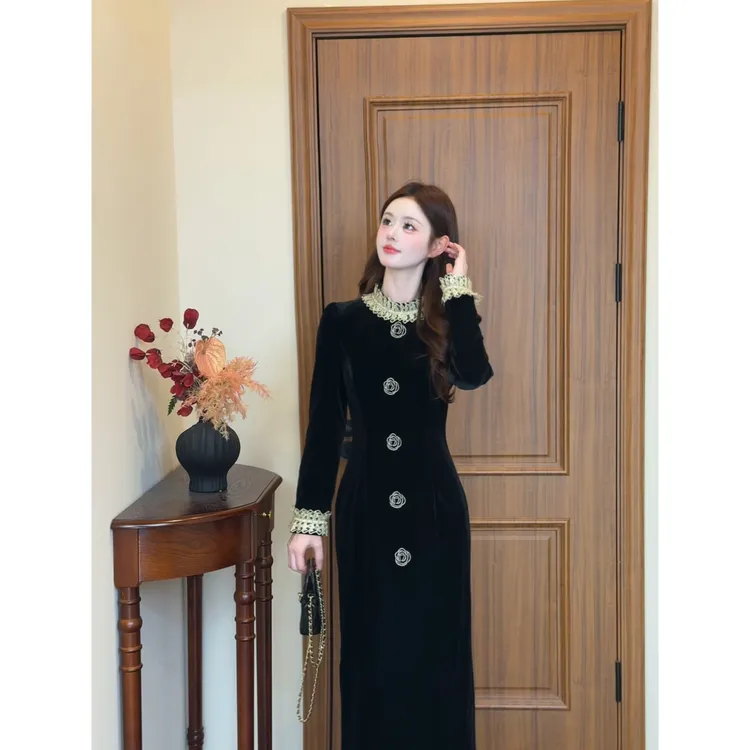 【玫影】<77>法式金丝绒刺绣蕾丝拼接连衣裙XMZH11068