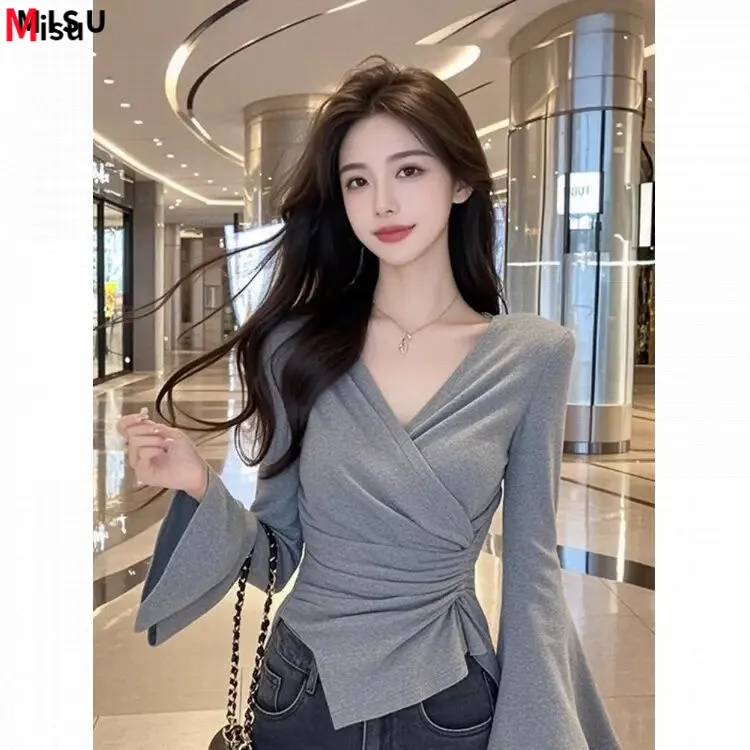 MISU春秋法式气质显瘦时尚修身V领喇叭袖上衣女设计感小众长袖上