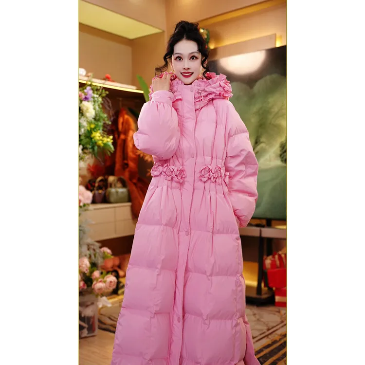 【泡芙】冬季新品新国标90绒时尚优雅手工花宽松长款羽绒服261P1118