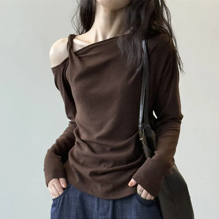 独特小衫高级感斜肩扭结长袖T恤女2025秋季新款不规则露肩针织衫
