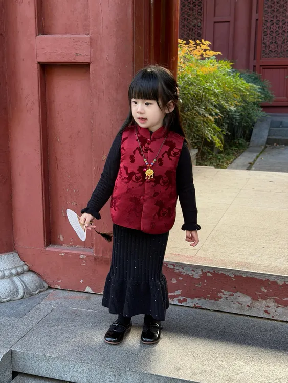 小思家冬季新款女童新中式新年红旗袍马甲针织鱼尾裙套装