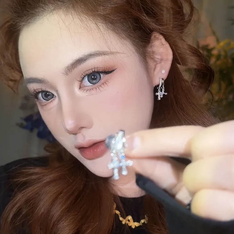 合金耳饰 超闪双十字架耳圈耳环轻奢高级感气质耳扣独特设计耳饰