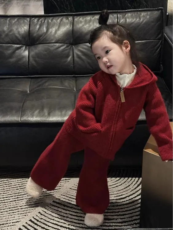 韩国童装2025秋冬新款圣诞新年红色针织套装女童精灵帽毛衣直筒裤
