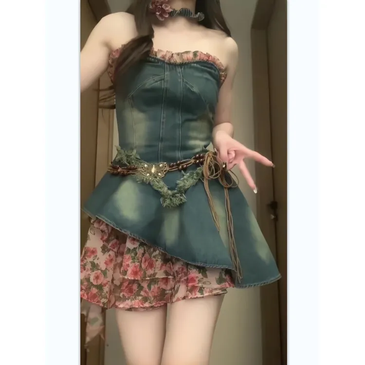 做旧玫瑰碎花拼接毛边收腰牛仔连衣裙女秋夏新款辣妹A字抹胸裙子