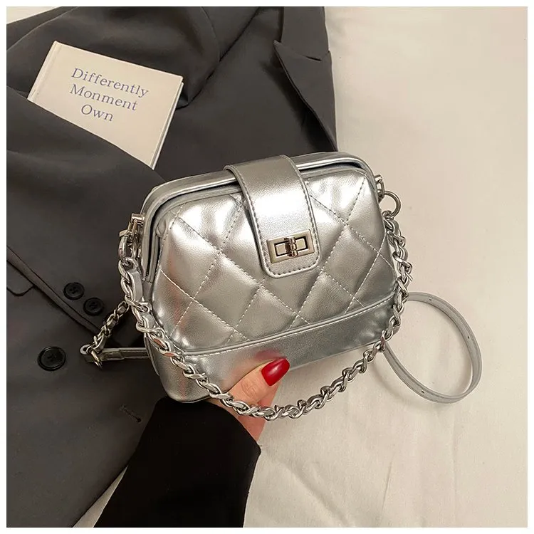 2025新款时尚银色女包小香风菱格链条包爆款通勤单肩斜挎贝壳夹子