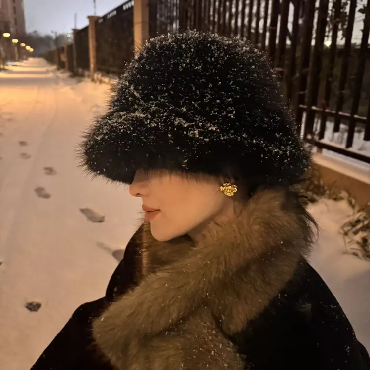 时尚百搭毛绒渔夫帽女冬季保暖显脸小百搭防寒帽