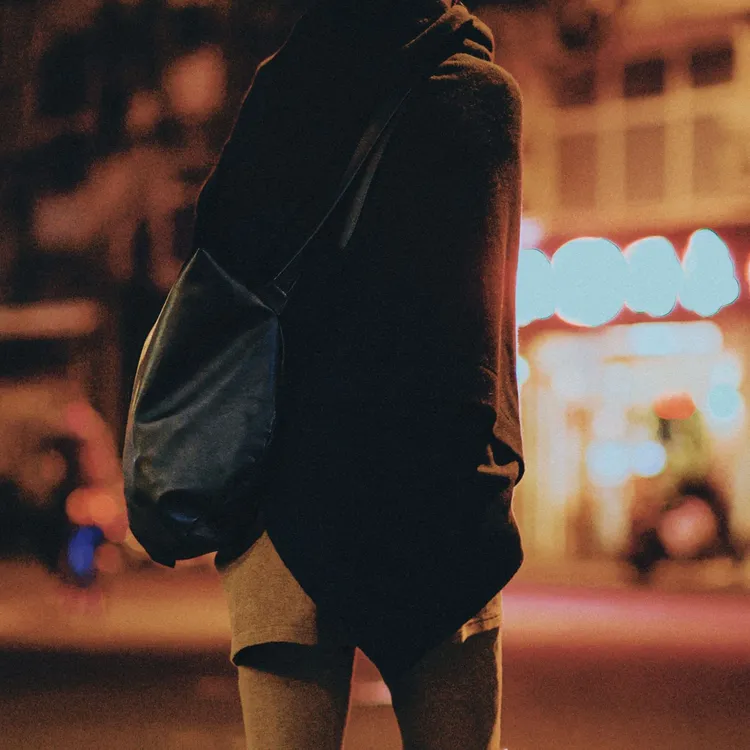 璇之恋·王璇「周末织 个性斜挎三角包黑色」·王璇原创设计