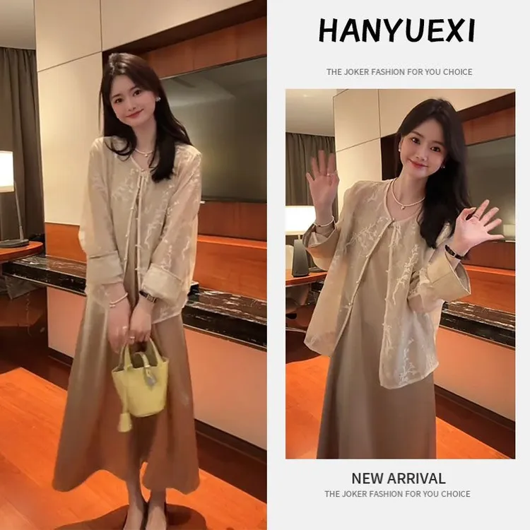 韩系氛围感穿搭秋季2025新款气质刺绣开衫新中式吊带连衣裙两件套