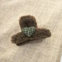 E208咖色毛毛格子爱心小抓夹