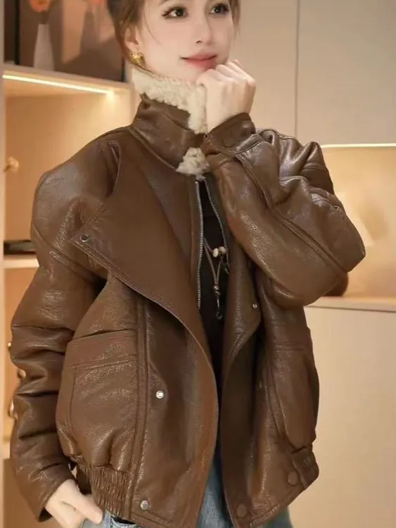 皮毛一体宽松羊羔毛拼接翻领皮夹克女翻领冬款时尚加绒加厚外套女