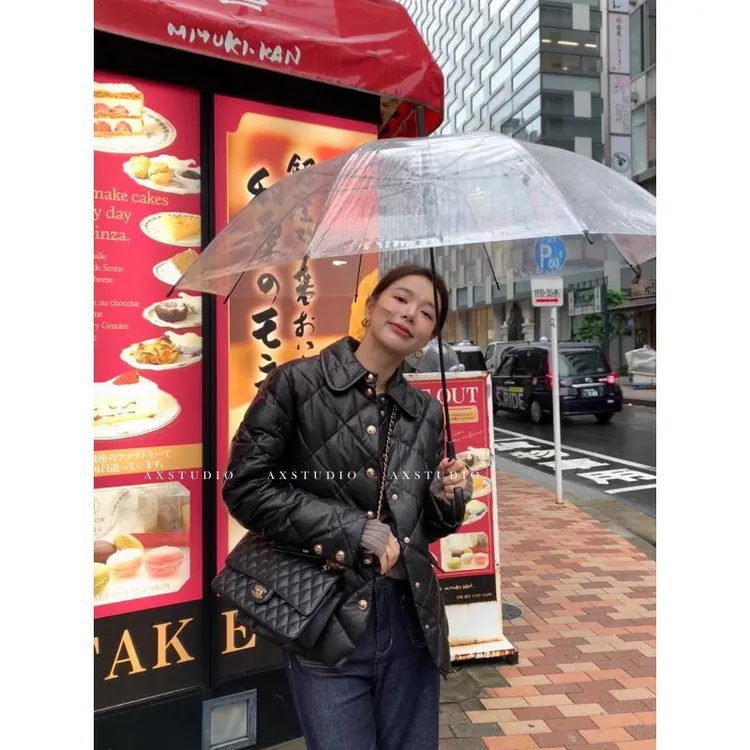 阿昕亮晶晶 金色维也纳 小菱格纹无涂小绵羊皮鹅绒服外套AX240748