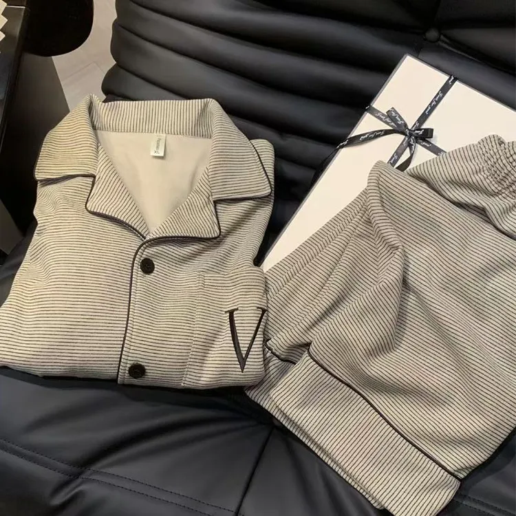 德绒情侣睡衣秋冬季新款加厚大V翻领长袖保暖长裤高级家居服套装