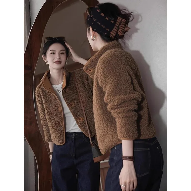 今年流行棕色羊羔毛纽扣外套女2025秋冬新款小个子超好看短款上衣