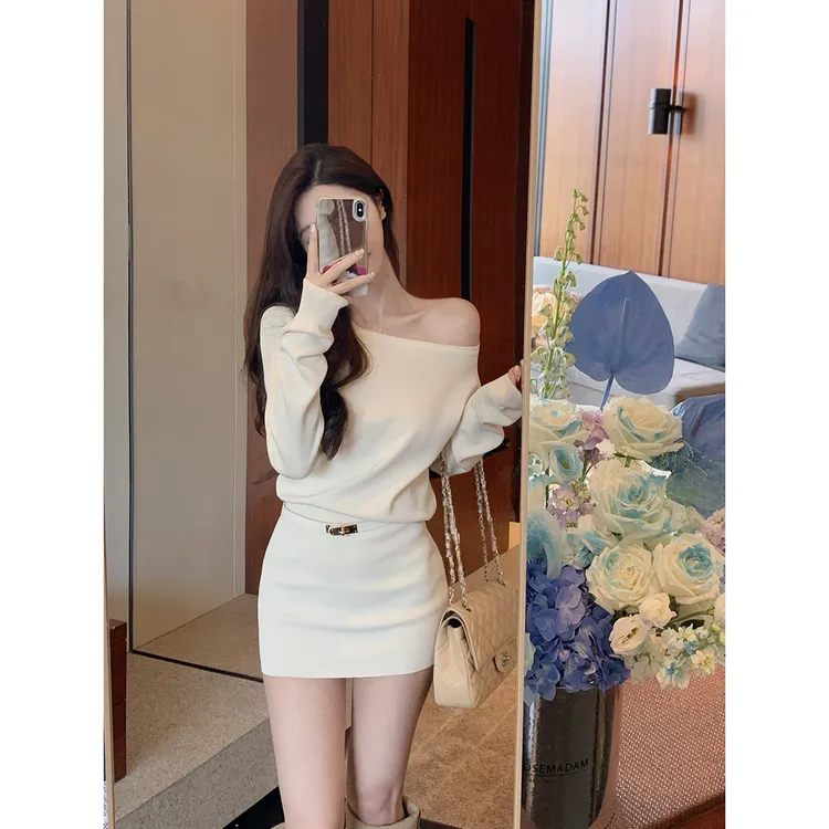 JustQin【月光漫肩】新款秋装斜肩针织裙短裙连衣裙女