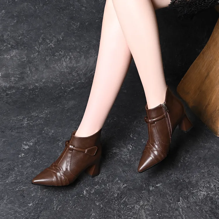 尖头侧拉链秋冬新款粗跟短靴女魔术贴加绒高跟气质百搭短筒瘦瘦靴