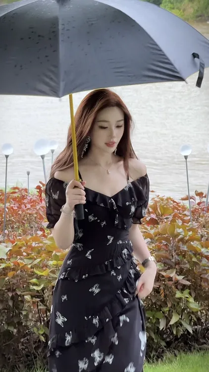  【致爱丽丝2.0】夏季不规则高腰印花蝴蝶碎花掐腰显瘦长裙