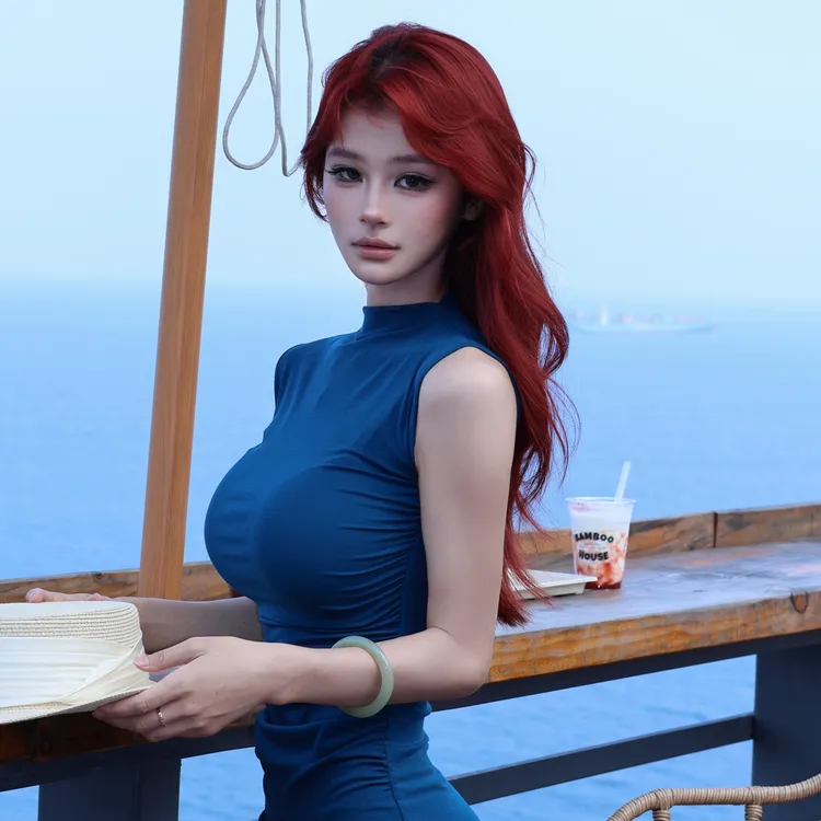 小野花菜SiuYeahRich|人间缪斯|半高领无袖连衣裙褶皱显瘦包臀裙