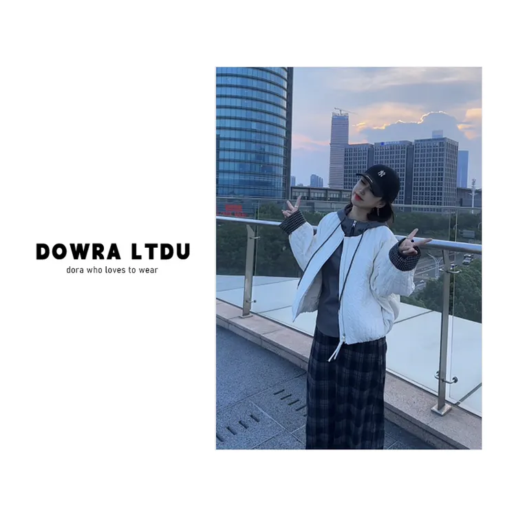 朵拉【秋冬协奏曲】2025年冬季新款圆领格子长袖百搭棉服女348-8873