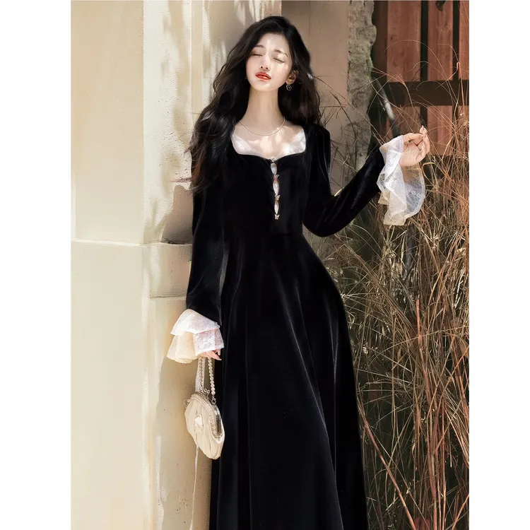 法式复古宫廷风重工蕾丝拼接喇叭袖连衣裙气质赫本长裙小黑裙礼服