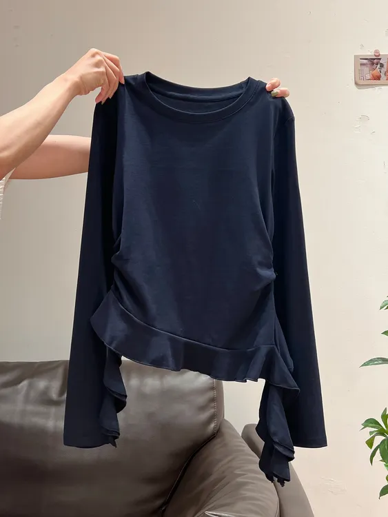 藏蓝圆领不规则下摆设计感长袖T恤女2025秋新款抽褶修身显瘦上衣