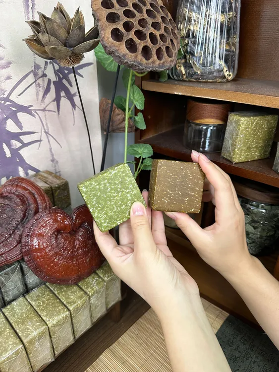 何首乌松针草本天然植物养发控油护理固体清新手工防断发洗发皂