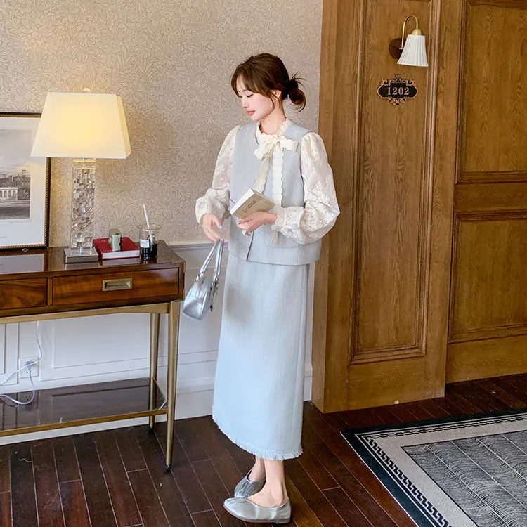 蓝色名媛气质套装裙女春2025韩系减龄超好看马甲衬衫半身裙三件套