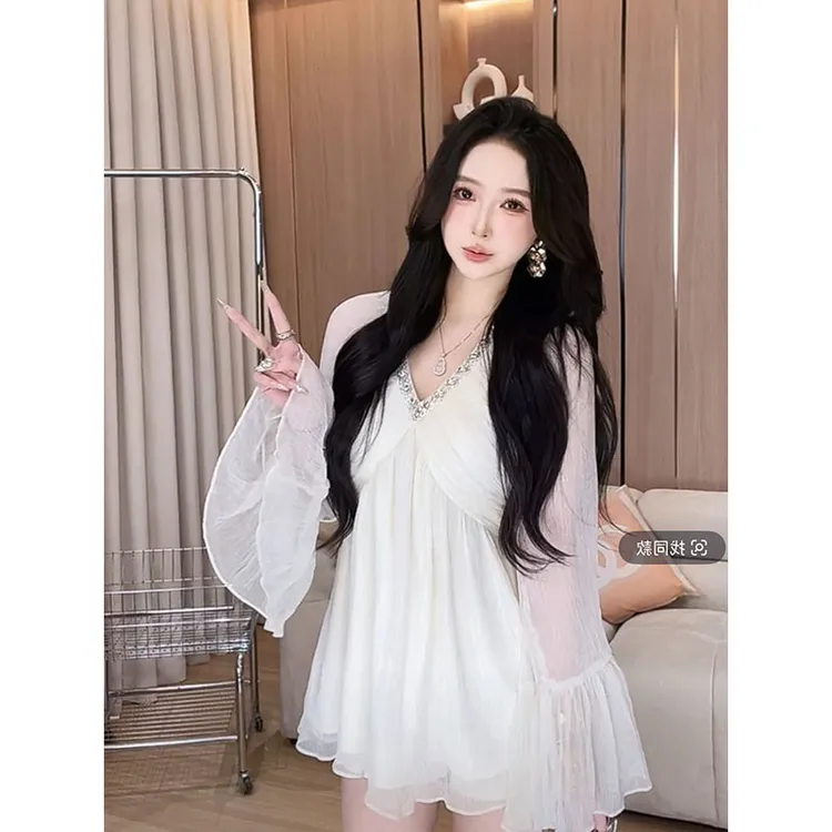 纯欲风设计感烫钻长袖上衣女2025夏季新款修身显瘦高级感微透小衫